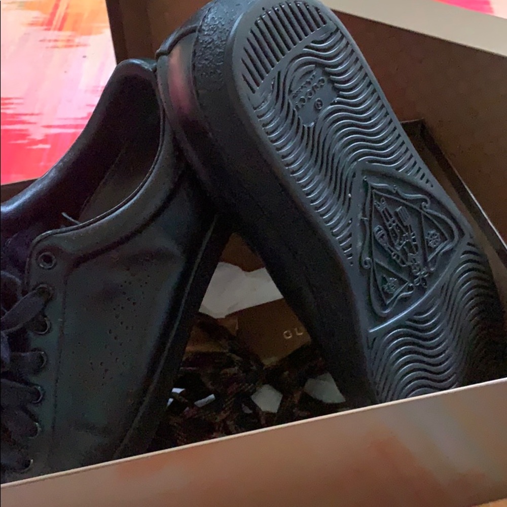 Gently used pair of GUCCI men’s size 9 sneakers